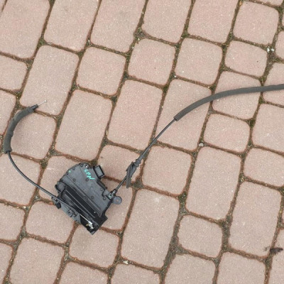 Zamek drzwi prawy tył Renault Captur 825008835R