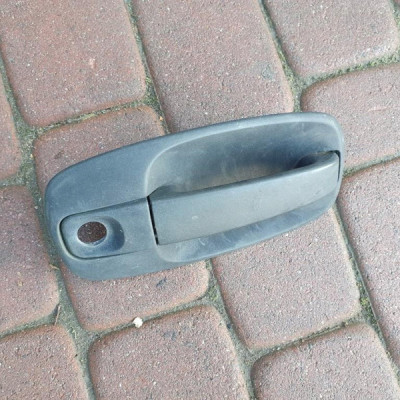 Klamka drzwi przednich przód lewa VIVARO TRAFIC