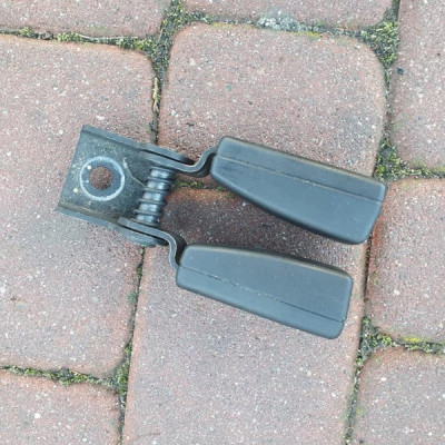 Zapinka pasów tył HB Opel Astra J IV 13251482