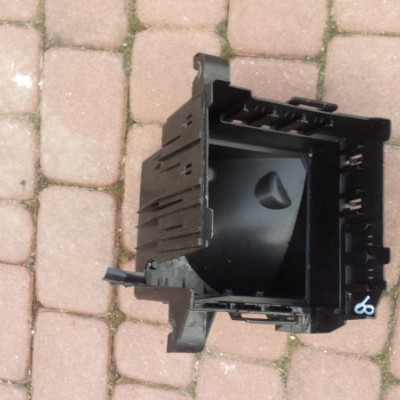 Skrzynka bezpieczników 14r VIVARO TRAFIC PRIMASTAR