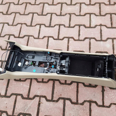 Tunel środkowy skóra beżowy Mercedes W218 CLS