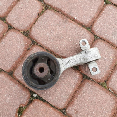 Łapa skrzyni silnika Honda Civi UFO 2009r