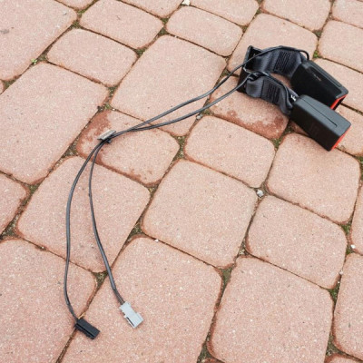 Zapinka pasa pasów tył Opel Astra K 5 V 13409377