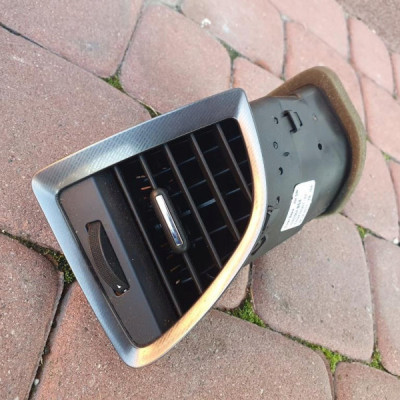 Kratka nawiewu deski Opel Astra J IV 13300552