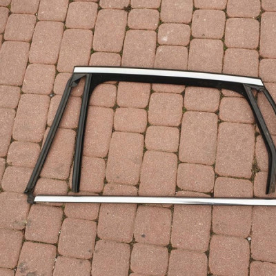 Uszczelka chrom zgarniacz drzwi Ople Astra J IV 4