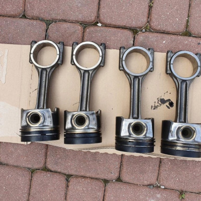 Tłok + korba 2.0TDi Passat B8 04L 2017r