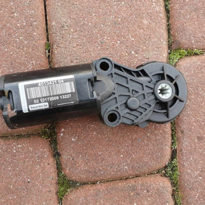 Silniczek fotela regulacja Opel Insignia 451343104