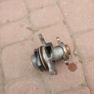 Pompa wody 1.6 Vivaro B Trafic III 210108796R