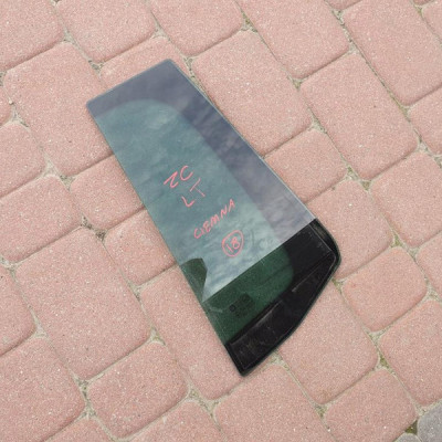 Szyba tył tylna lewa ciemna Opel Zafira C 2018r