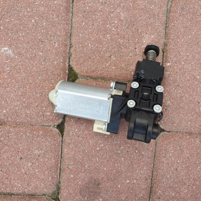 Silniczek regulacji fotela Astra K V 13513121