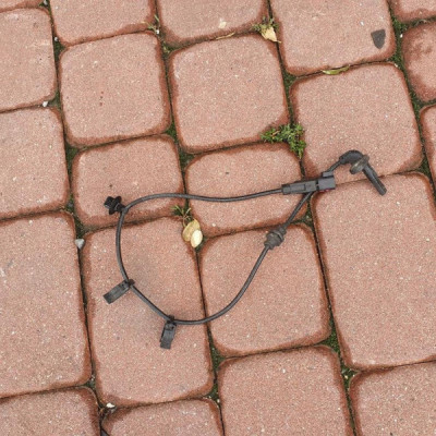 Czujnik ABS tył tylny Opel Zafira C 13470644