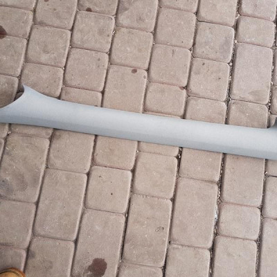 Obudowa słupka przód lewa Opel Zafira C 13289739