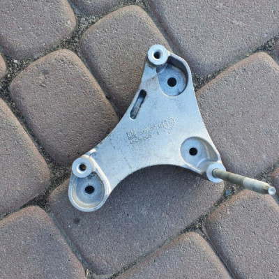 Łapa silnika uchwyt 1.6T Opel Zafira C 55590876
