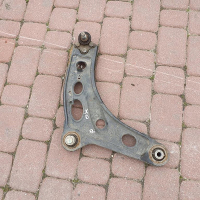 Wahacz przedni Trafic III Vivaro B 8200688035