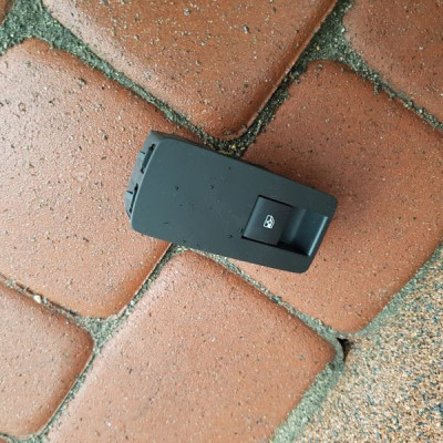 Przycisk otwierania szyby OPEL 22915110