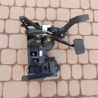 Pedał pedały EUROPA automat Astra K V 39080690