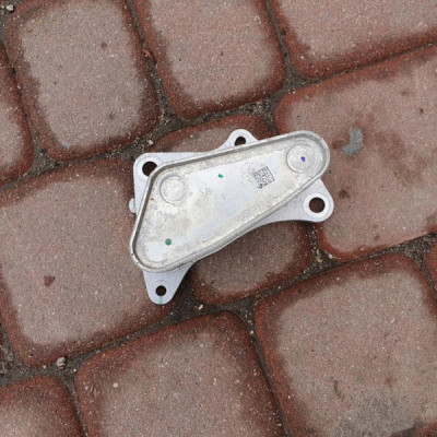 Chłodniczka oleju Opel Astra K V 12640136