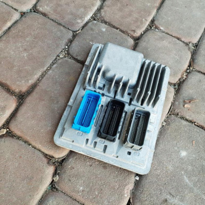 Komputer silnika sterownik Opel Astra K V 12679845