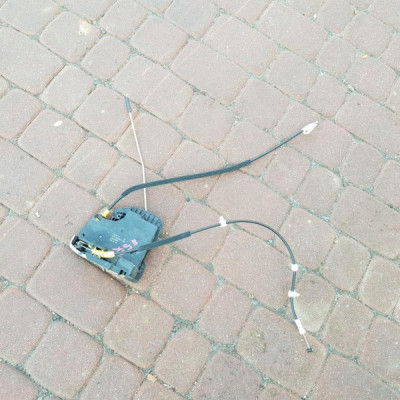 Zamek drzwi lewy przód AVY Astra K V 13508290