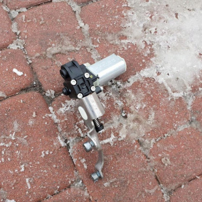 Silniczek regulacji fotela Astra K V 390207005