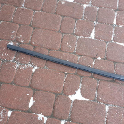 Uszczelka drzwi zgarniacz Opel Astra K V 39102976