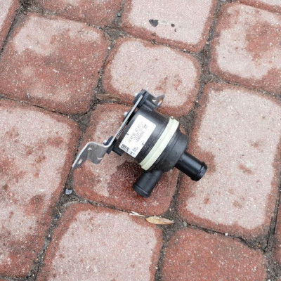 Pompa wody 1.6T Opel Astra J IV GTC 55588581