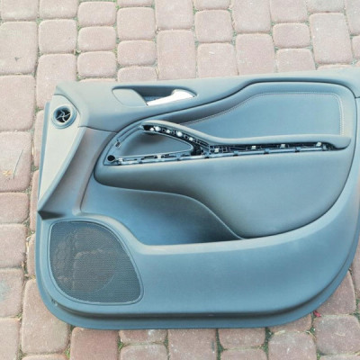 Boczek drzwi przód przedni Opel Zafira C 990