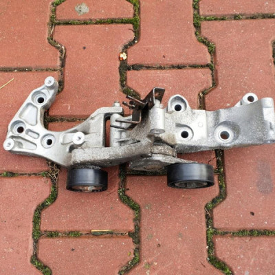 Łapa silnika wspornik Opel Astra J IV 552805357