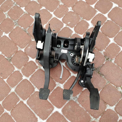 Pedały komplet Europa Opel Astra K V 13361122