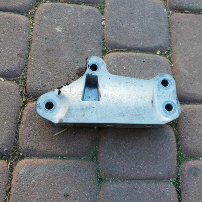 Uchwyt łapa silnika 1.6CDTI Insignia B 84221477
