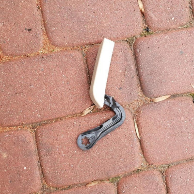 Rączka fotela kremowa Opel Insignia