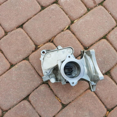 Chłodniczka oleju Opel Astra K V 12640136