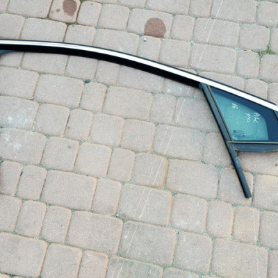 Uszczelka zgarniacz szyba przód Astra K 2016r