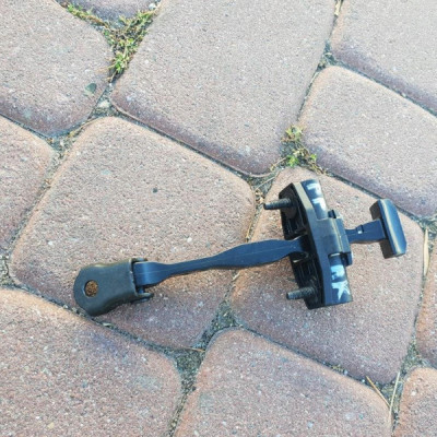 Ogranicznik drzwi przedni Opel Astra K V 6208