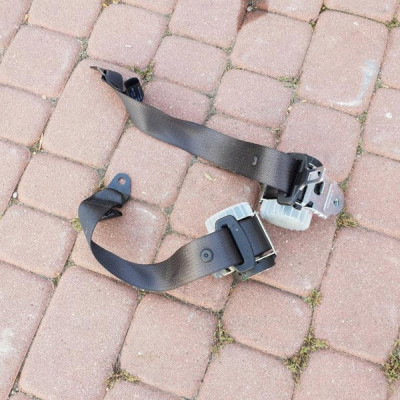 Pasy tył tylne kombi Opel Astra J IV 13309838