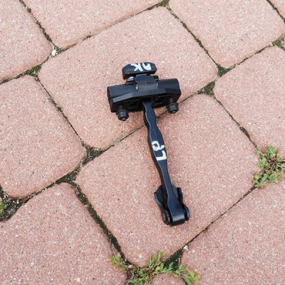 Ogranicznik drzwi lewy przód Opel Astra K