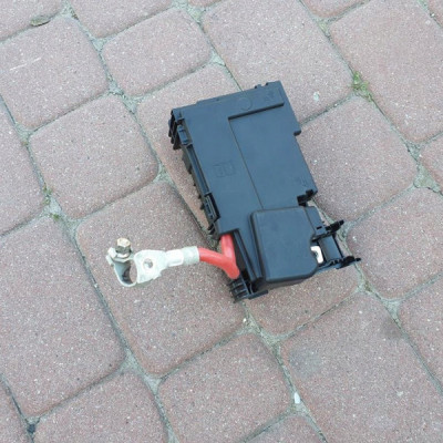 Bezpiecznik skrzynka akumulator Astra K V 39023241