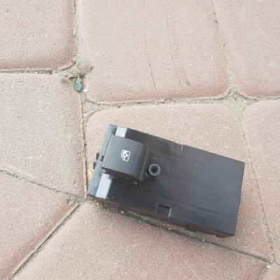 Przełącznik szyb prawy przód Opel Astra K 13408448