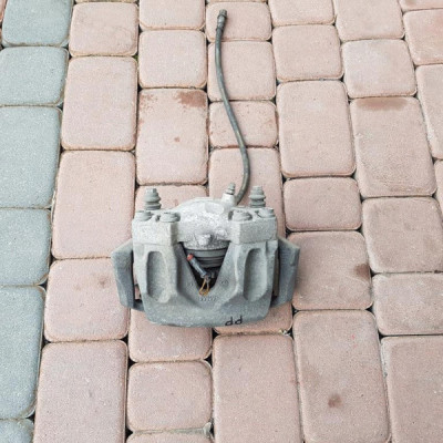 Zacisk przód przedni prawy 350 Mercedes W218 CLS