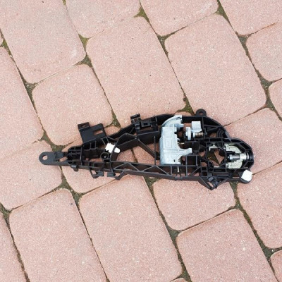 Klamka drzwi tylna lewa Opel Astra K 13506032