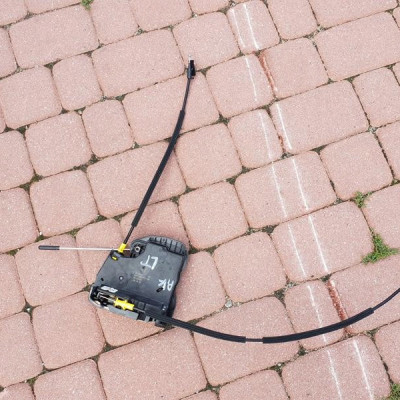 Zamek drzwi lewy tył Opel Astra K V 13508298