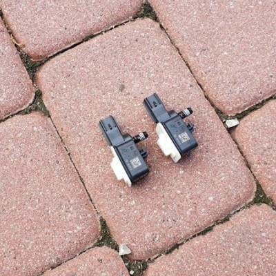 Czujnik uderzeniowy Opel Astra K V 135764422