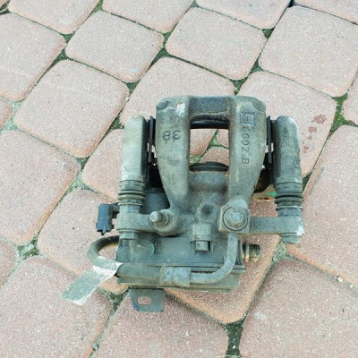 Zacisk tył tylny lewy Opel Insignia B 84129537