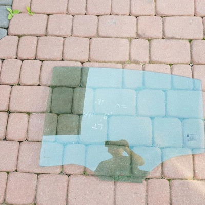 Szyba tył lewa 2009r. Sedan Hatchback Insigina