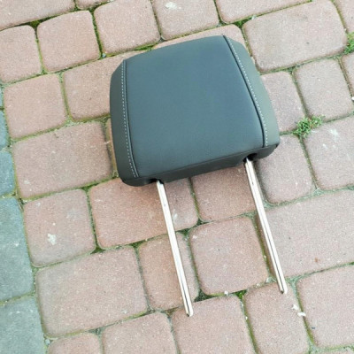 Zagłowek fotela przedniego Opel Insignia B 2017r