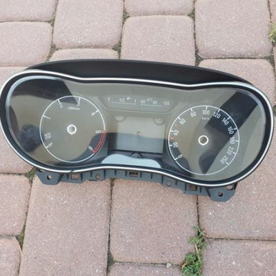 Obudowa osłona licznika Opel Zafira C