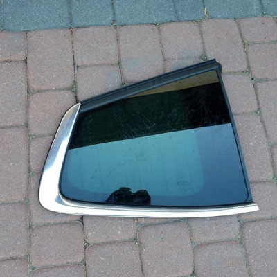 Szyba tył tylna ciemna Opel Zafira C 2015r