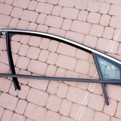 Uszczelka szyba chrom przód 2016r Opel Astra 5 K V