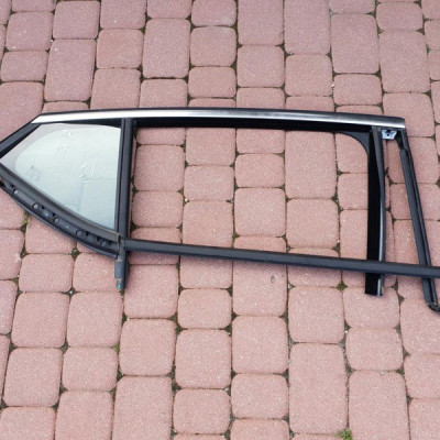 Uszczelka szyba chrom tył 2016r Opel Astra 5 K V