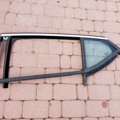 Uszczelka szyba chrom tył 2016r Opel Astra 5 K V